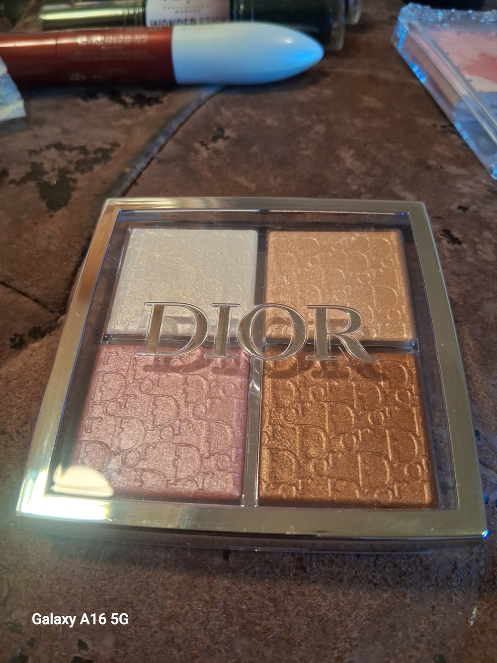 Dior 4-Shade Highlighter Quad — White, Pink, Champagne & Bronze